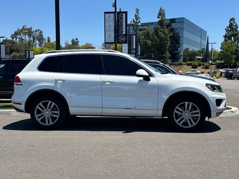 Used 2016 Volkswagen Touareg VR6 AWD/4WD image 2