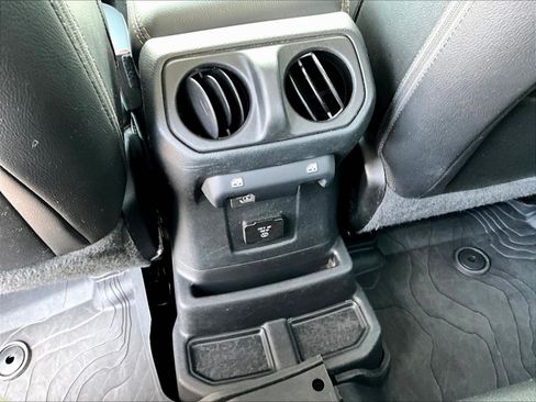Used 2021 Jeep Wrangler Unlimited Sahara AWD/4WD image 10