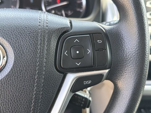 Used 2015 Toyota Highlander LE AWD/4WD image 20