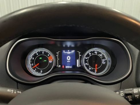 Used 2021 Jeep Cherokee Latitude Plus AWD/4WD image 25