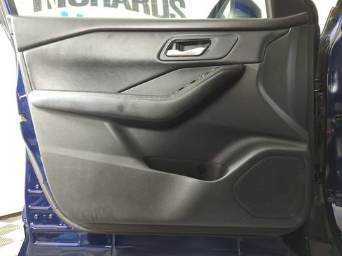 Used 2024 Nissan Rogue SV FWD image 8