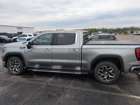 Used 2024 GMC Sierra 1500 SLT w/ SLT Premium Package AWD/4WD image 9