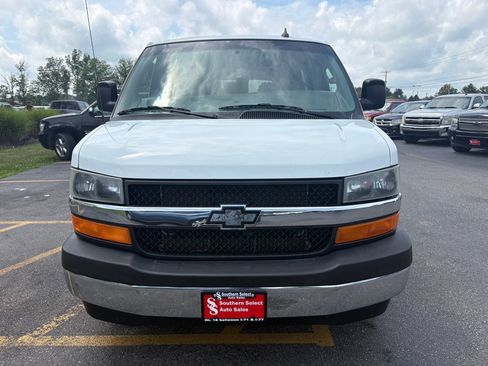 Used 2017 Chevrolet Express 3500 LT w/ LT Preferred Equipment Group RWD image 3