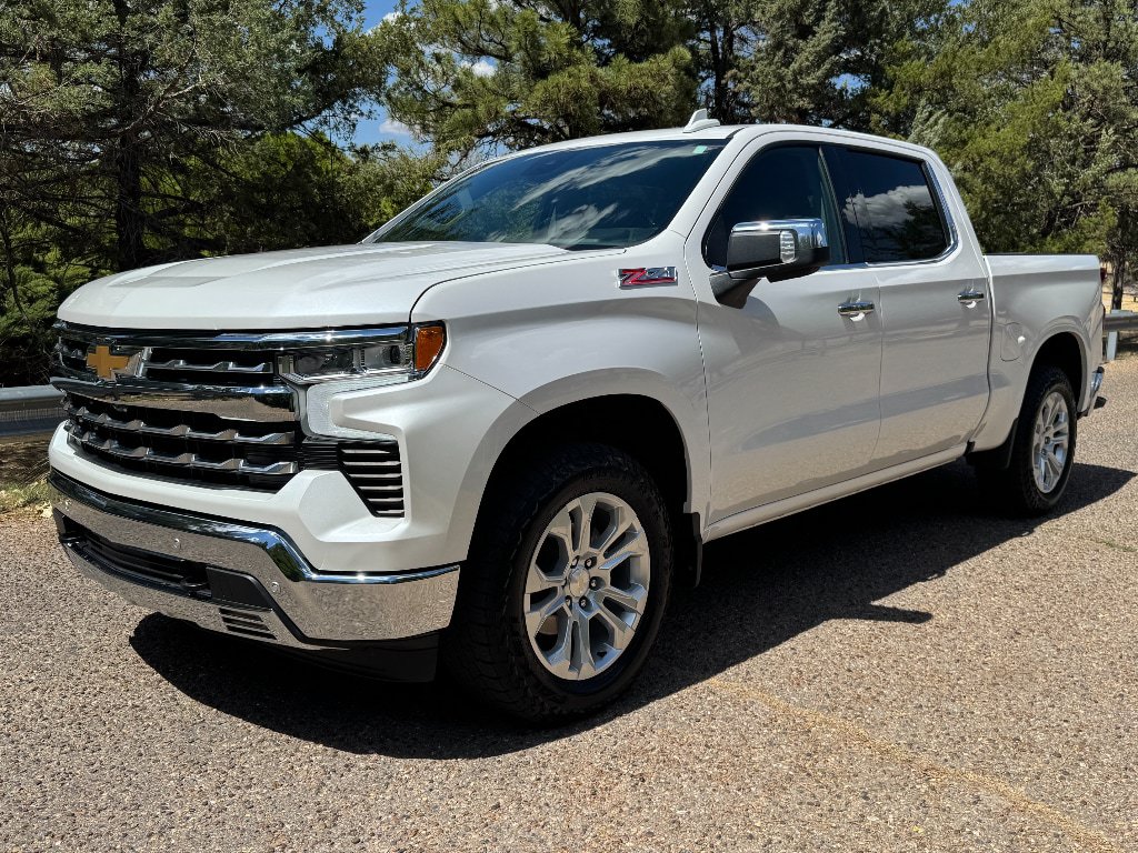 Used 2024 Chevrolet Silverado 1500 LTZ AWD/4WD image 1
