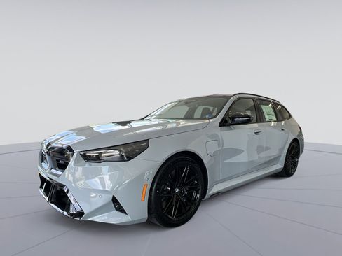 New 2027 BMW M5 Touring AWD/4WD image 1