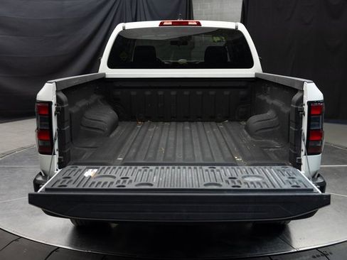 Used 2019 Nissan Frontier SV image 10
