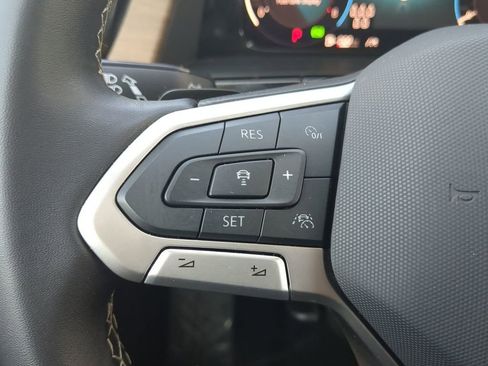 Used 2025 Volkswagen Atlas SE image 25