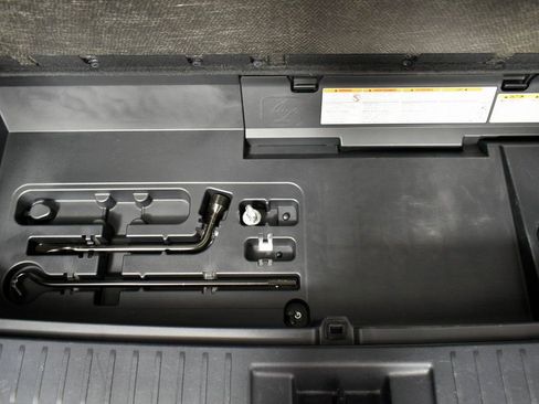 Certified 2022 Toyota Highlander LE image 27