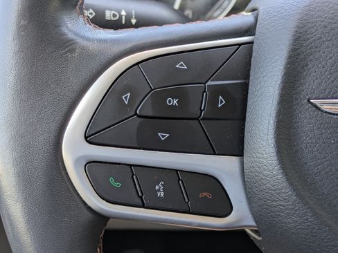 Used 2017 Chrysler Pacifica Touring-L FWD image 20