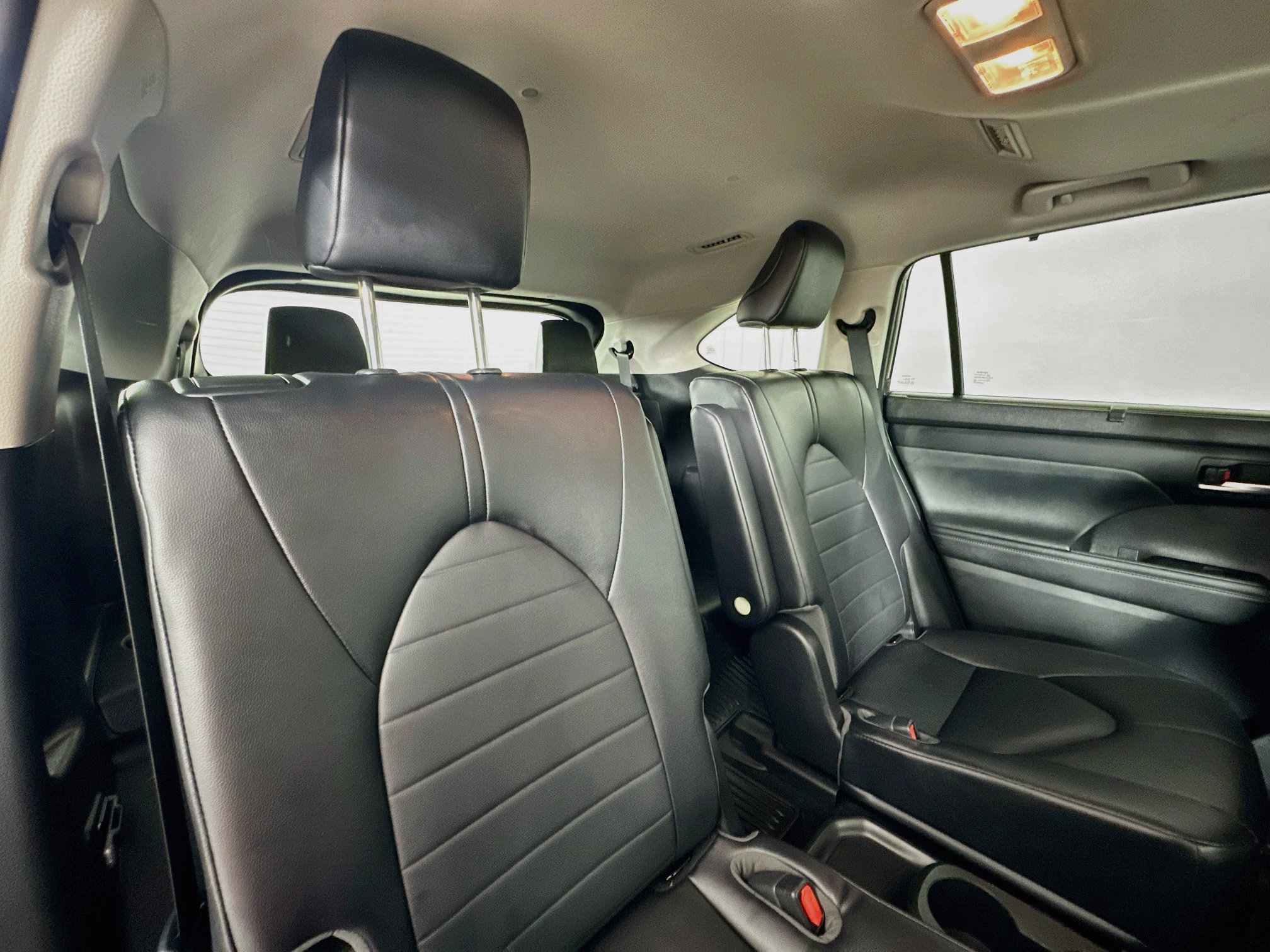 Used 2023 Toyota Highlander XLE AWD/4WD image 27