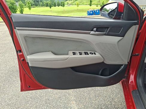 Used 2018 Hyundai Elantra SEL FWD image 12