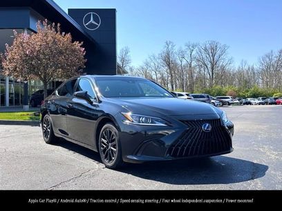 Used 2022 Lexus ES 300h w/ Accessory Package 2