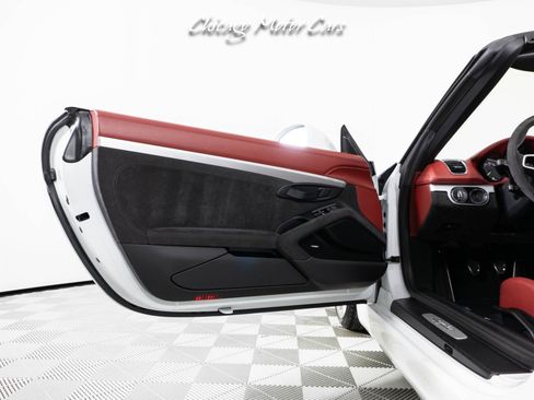 Used 2016 Porsche Boxster Spyder image 18