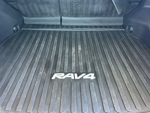 Certified 2022 Toyota RAV4 LE AWD/4WD image 19