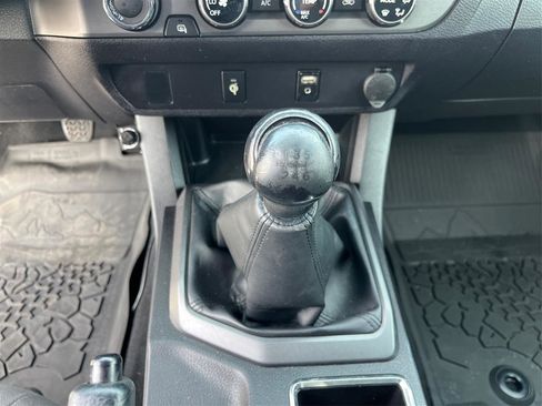 Used 2016 Toyota Tacoma TRD Sport w/ Towing Package image 17