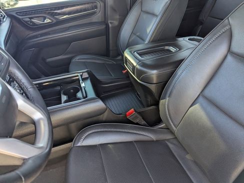 Used 2023 GMC Yukon XL Denali image 19