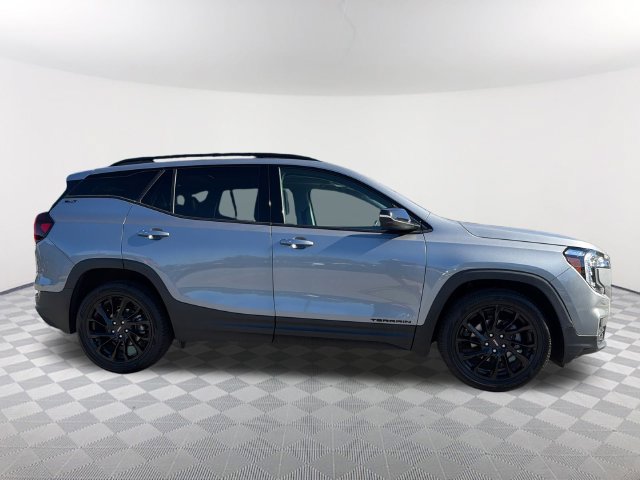 Used 2023 GMC Terrain SLT w/ Infotainment Package II FWD image 4