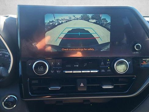 Used 2023 Toyota Highlander Bronze Edition image 13