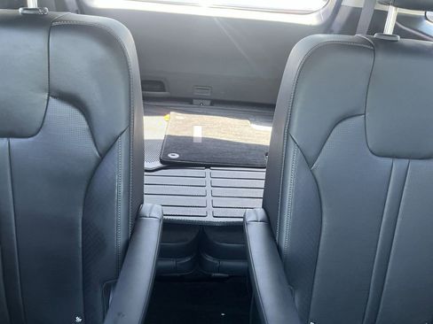 Used 2025 Kia Sorento EX w/ Panoramic Sunroof Package FWD image 24