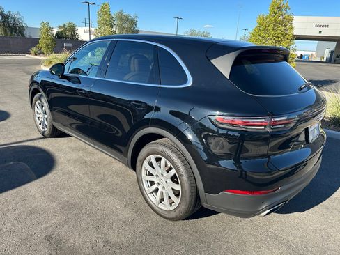Used 2022 Porsche Cayenne Platinum Edition AWD/4WD image 9