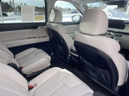Used 2025 Hyundai Palisade Calligraphy image 12
