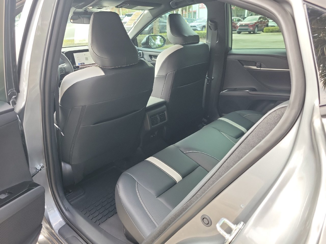 Used 2026 Toyota Camry SE FWD image 10