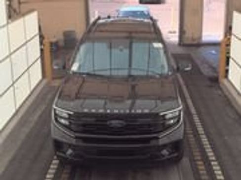 Used 2025 Ford Expedition Active AWD/4WD image 3