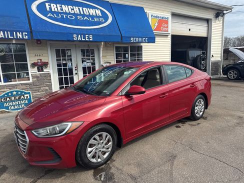 Used 2018 Hyundai Elantra SE image 9