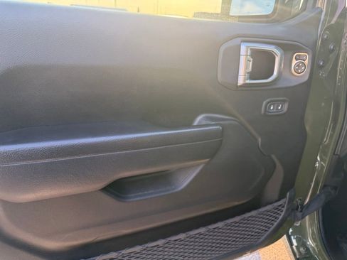 Used 2022 Jeep Gladiator Sport image 10