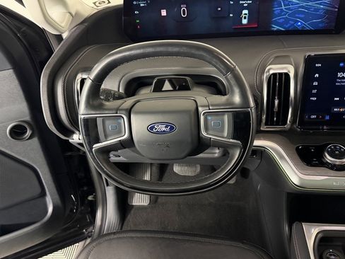 Used 2025 Ford Expedition Platinum w/ Driver's Package image 14