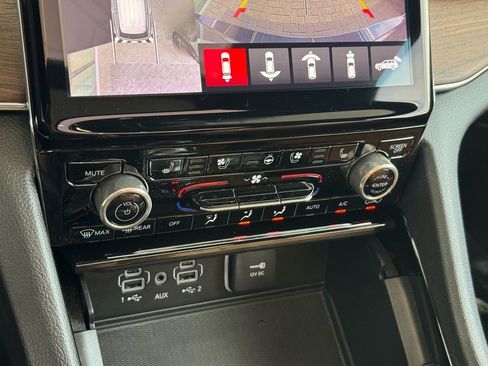 Used 2023 Jeep Grand Cherokee L Summit w/ Advanced Protech Group IV image 34