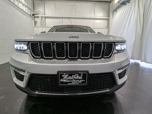 Used 2023 Jeep Grand Cherokee 4WD 4xe image 4