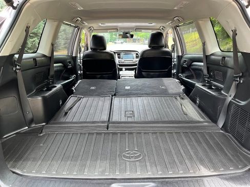 Used 2019 Toyota Highlander XLE AWD/4WD image 48