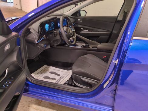 Certified 2024 Hyundai Elantra SEL w/ Convenience Package FWD image 16