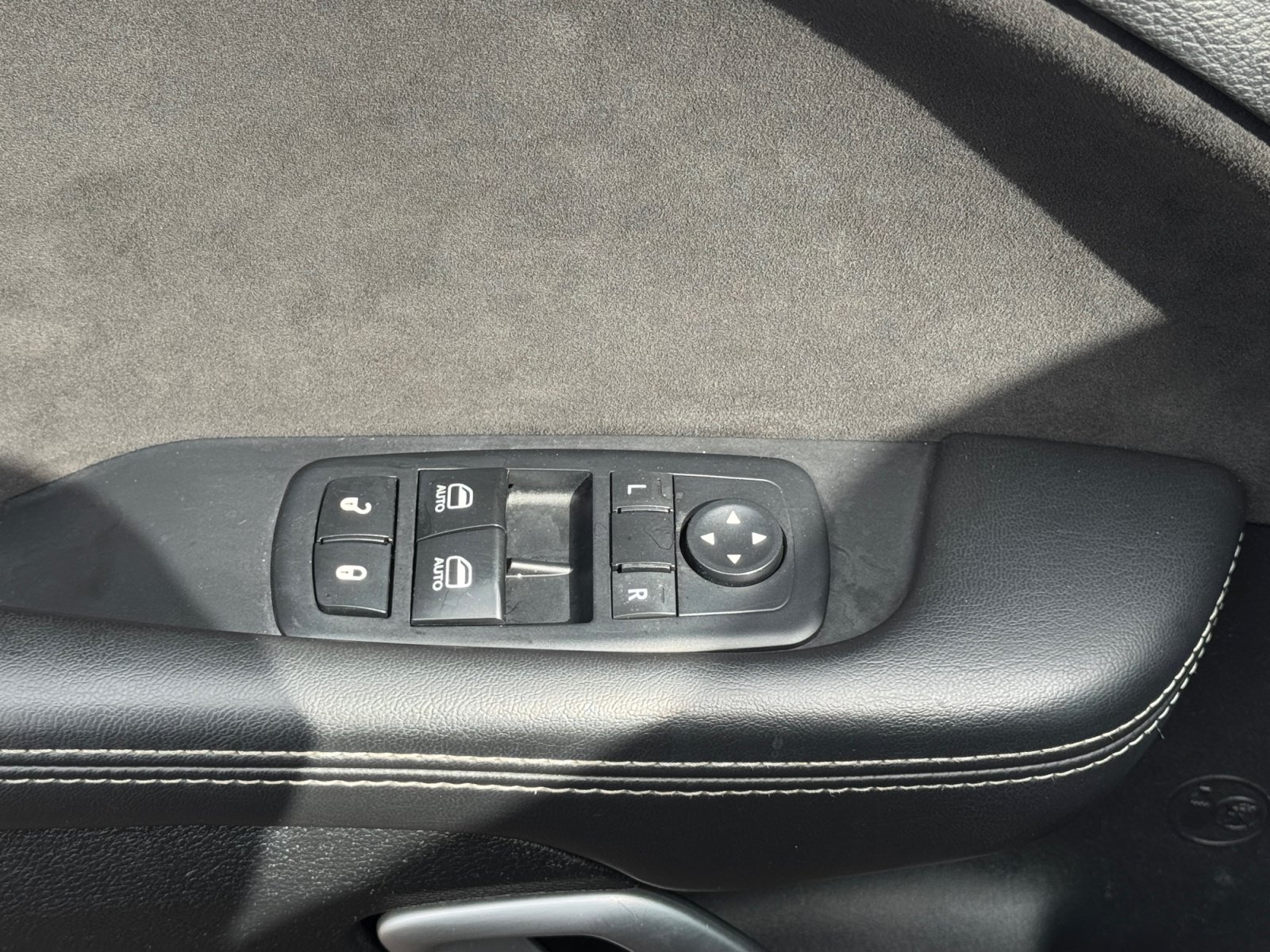 Used 2015 Dodge Challenger SRT w/ Technology Group RWD image 11