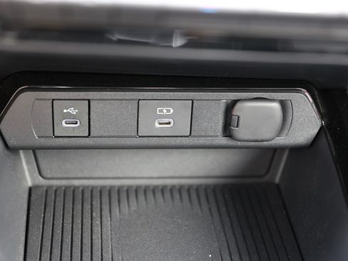 Used 2024 Toyota Prius LE AWD/4WD image 28