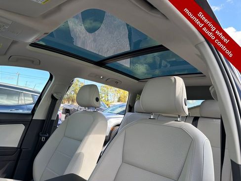 Used 2021 Volkswagen Tiguan SE image 25