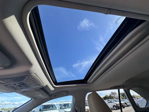 Used 2021 Toyota RAV4 XLE image 31