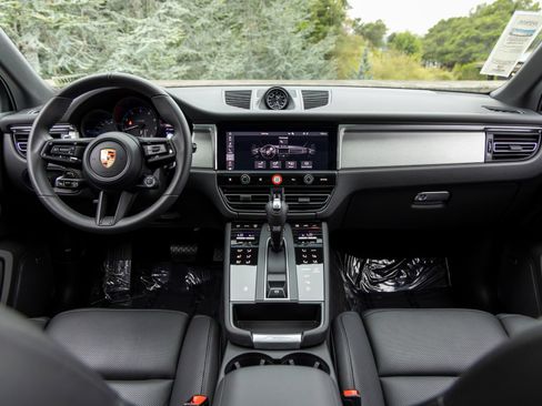 Certified 2026 Porsche Macan AWD/4WD image 42