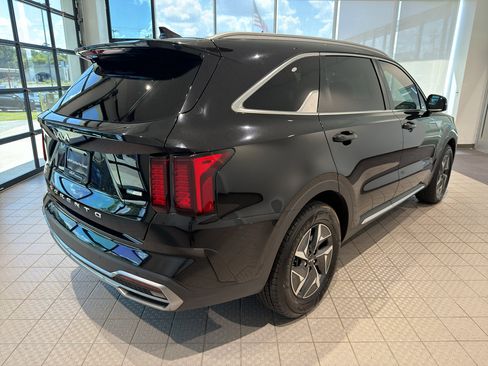 Certified 2022 Kia Sorento S FWD image 4
