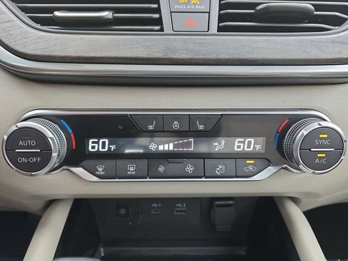 Used 2025 Nissan Altima 2.5 SL FWD image 28