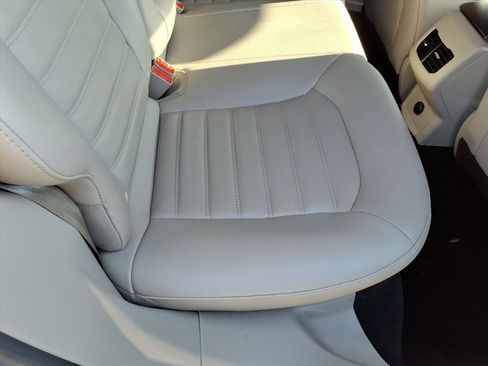 Used 2018 Ford Fusion SE w/ Fusion SE Technology Package FWD image 20