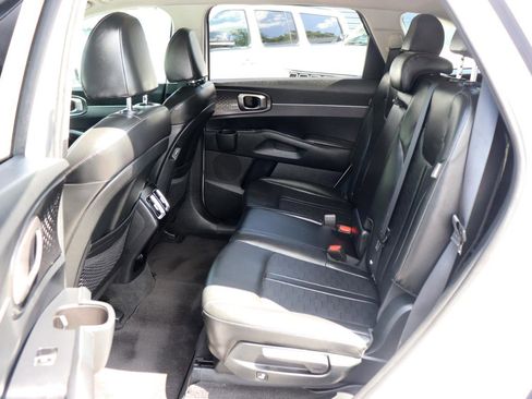Used 2024 Kia Sorento S FWD image 12