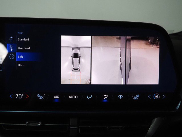 Used 2024 Chevrolet Equinox EV FWD LT w/ 2LT image 28