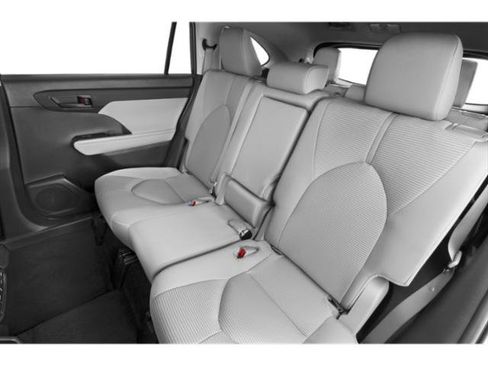 Used 2023 Toyota Highlander LE FWD image 13