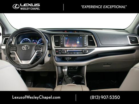 Used 2019 Toyota Highlander XLE image 27