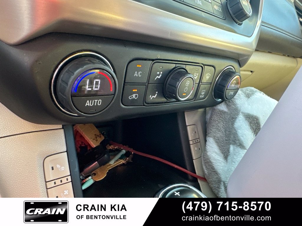 Used 2017 GMC Acadia Denali w/ Technology Package FWD image 13
