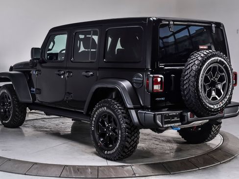 Used 2023 Jeep Wrangler Unlimited w/ Sun & Screen Package AWD/4WD image 4