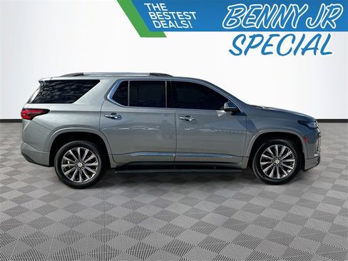 Used 2023 Chevrolet Traverse Premier image 4