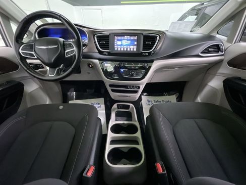 Used 2021 Chrysler Voyager LX w/ Cold Weather Group image 17